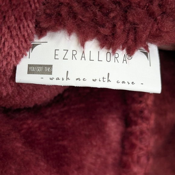 Ezrallora Ultra Soft Sherpa-Lined Cape Shawl with Pockets - Burgundy/Maroon - Picture 6 of 13